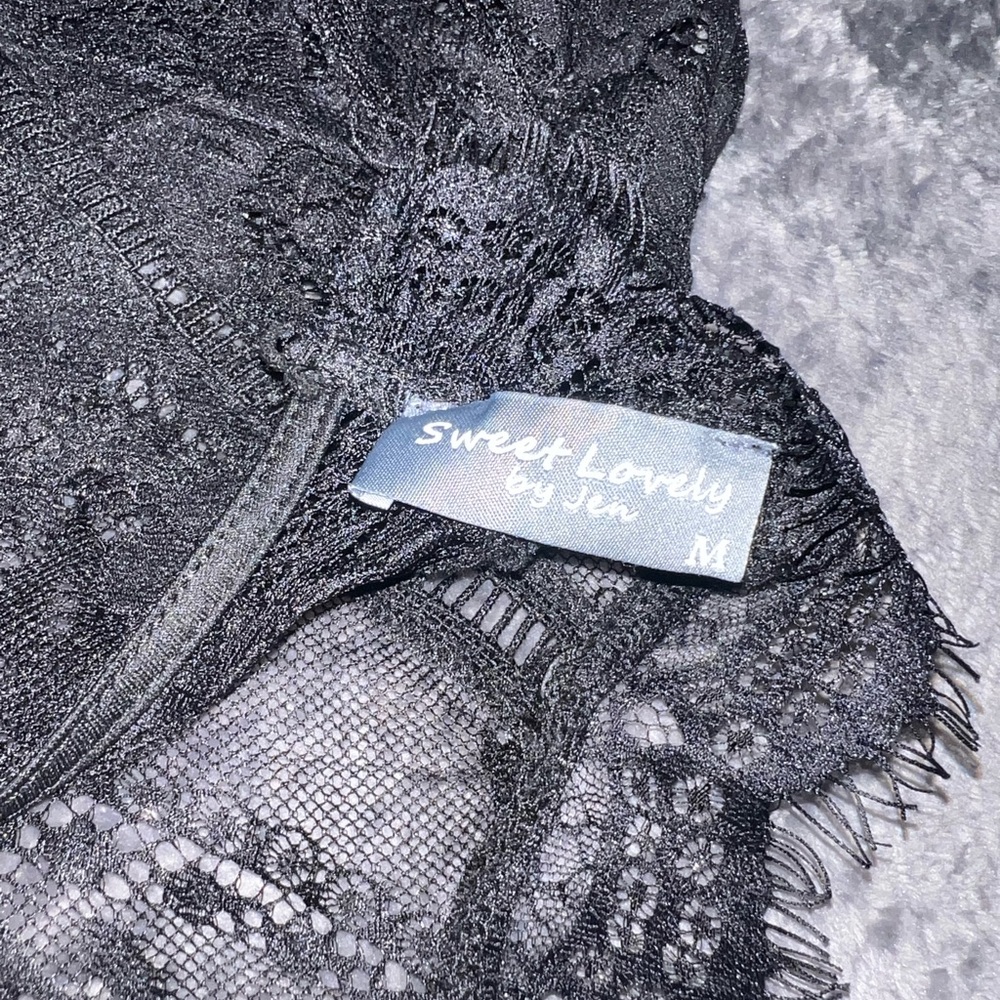 Chic Black Lace Blouse with Puff Sleeves, perfect date night! - Picture 8 of 8